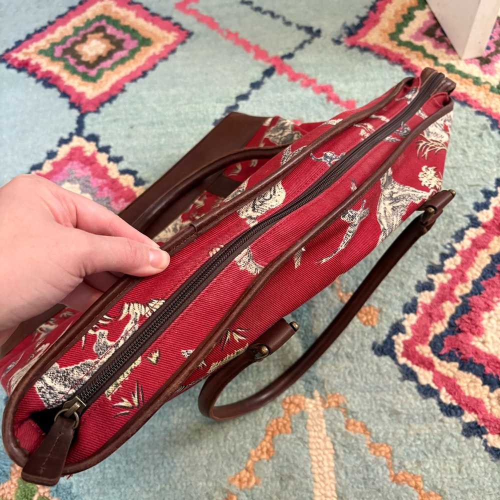 Vintage LL Bean red cotton canvas and leather hunting dog toile print tote bag - Picture 11 of 13